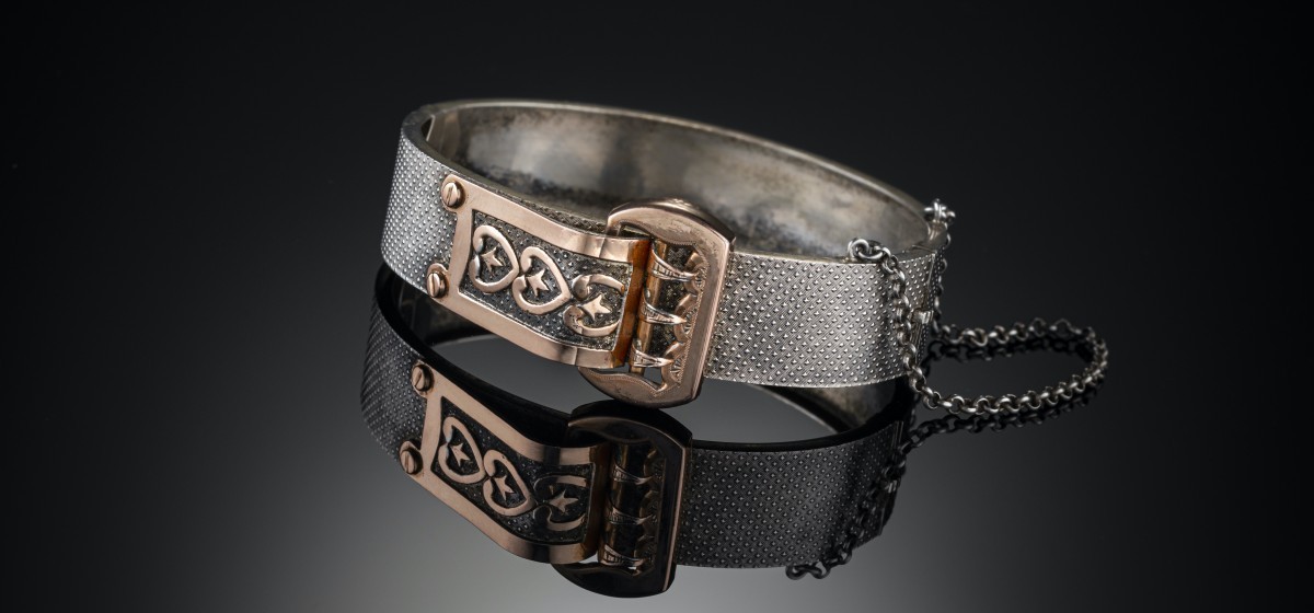 ANTIQUE SILVER HINGED BANGLE WITH GOLD BUCKLE AND BELT