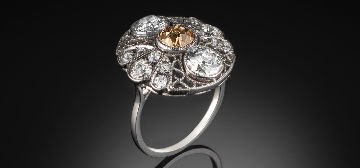 ART DECO PLATINUM FILIGREE CLUSTER RING WITH OLD CUT CHAMPAGNE AND WHITE DIAMONDS