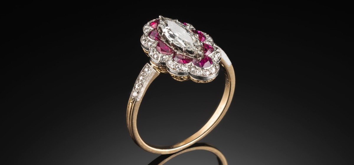 FRENCH ART DECO MARQUISE DIAMOND AND RUBY DOUBLE CLUSTER RING IN GOLD 