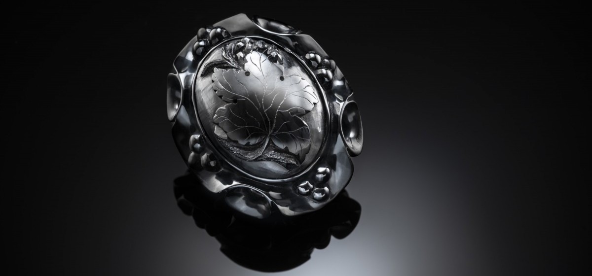 ANTIQUE EXCEPTIONALLY LARGE DOMED JET BROOCH