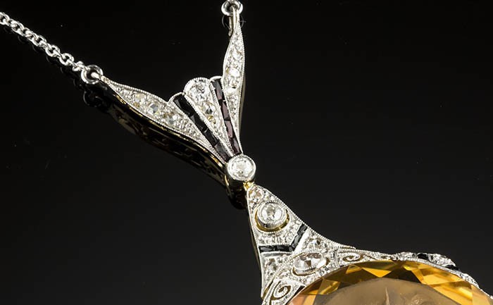 An early twentieth century citrine intaglio diamond and onyx necklet