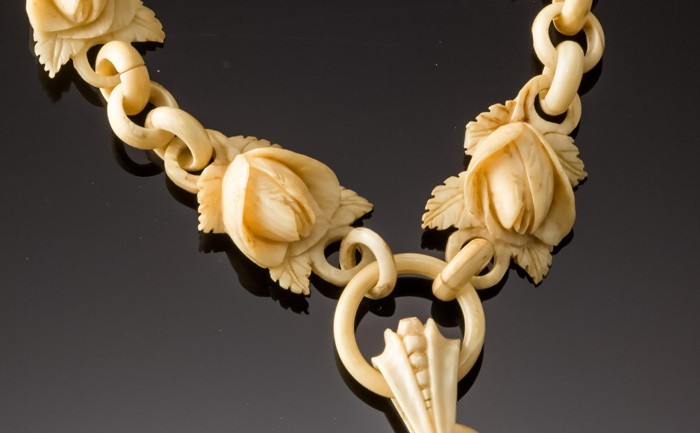 Vintage sales bone necklace