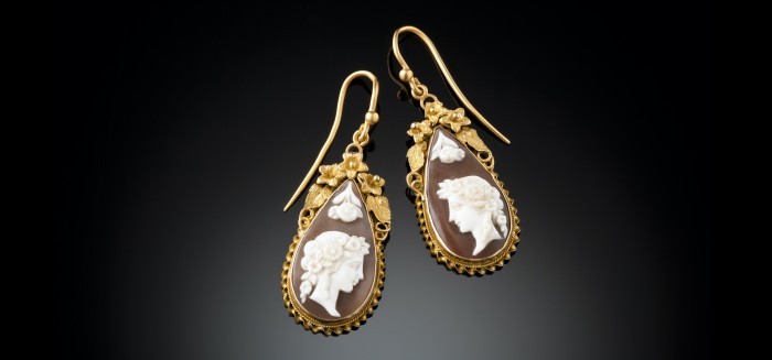 ANTIQUE CAMEO SHELL PENDANT EARRINGS IN GILDED ROSE GOLD