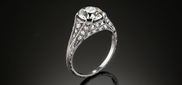 An Art Deco diamond and geometric patterned mount ring