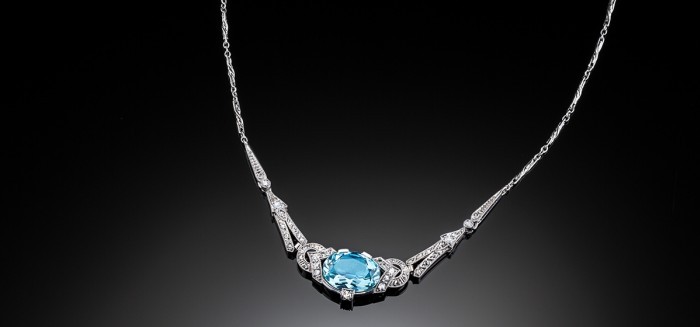 An Art Deco aquamarine and diamond necklet set in white gold