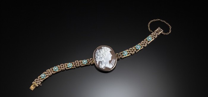 ANTIQUE CAMEO ROSE GOLD GATE LINK CHAIN BRACELET EMBELLISHED WITH TURQUOISE FORGET ME NOTS