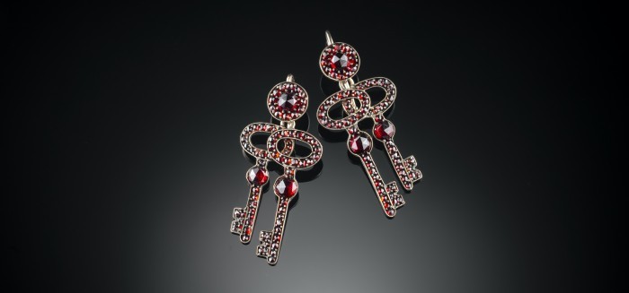 PAIR OF GILDED ANTIQUE GARNET ARTICULATED DOUBLE KEY EARRINGS