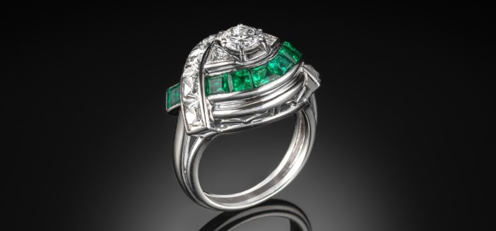 DIAMOND AND EMERALD RETRO CLUSTER RING IN PLATINUM AND WHITE GOLD
