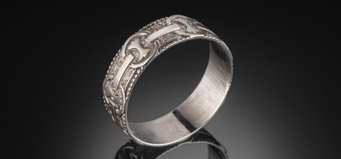 ANTIQUE STERLING SILVER BAND OF GEOMETRIC DESIGN
