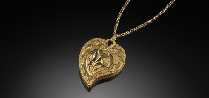 FRENCH ART NOUVEAU LOCKET IN 18 CARAT YELLOW GOLD
