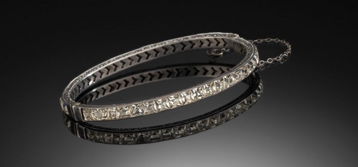 ART DECO STERLING SILVER AND COLOURLESS FACETED PASTES HINGED BANGLE