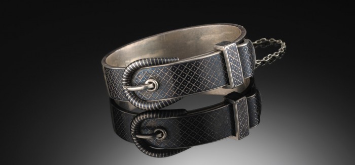 ANTIQUE NIELLO SILVER OVAL HINGED BUCKLE AND BELT BANGLE