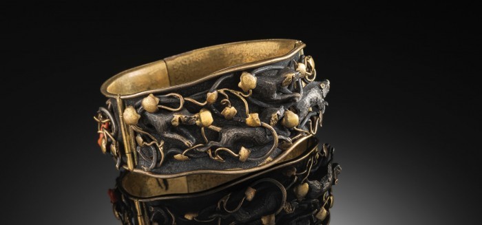 ANTIQUE VERMEIL HINGED CUFF BANGLE DEPICTING A HUNTING SCENE