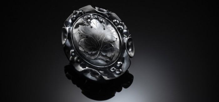 ANTIQUE EXCEPTIONALLY LARGE DOMED JET BROOCH