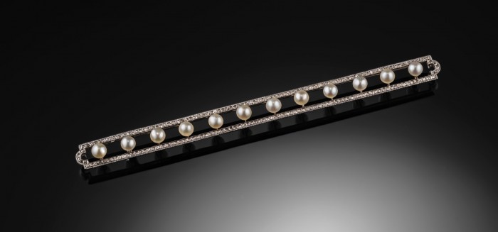 BELLE EPOQUE LONG DIAMOND AND PEARL BROOCH IN PLATINUM